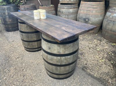 BARREL BENCH BAR - 1 BAR TOP + 2 BARRELS  Painted Black Hoops
