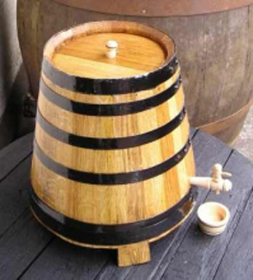 10-litre Wine Vat With a Laquered Finish