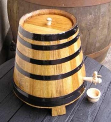 10-litre Wine Vat With a Laquered Finish